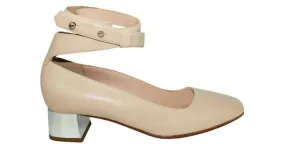 Autre Marque Sandalias Anteprima de Punta Redonda Beige con Tacones Plateados 