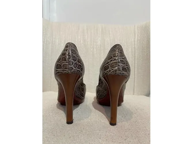 BOTTEGA VENETA Tacones T.UE 35 Cuero Castaño 