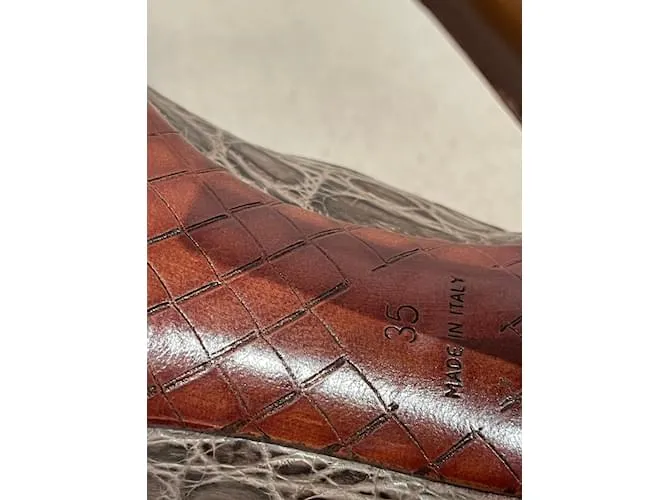 BOTTEGA VENETA Tacones T.UE 35 Cuero Castaño 