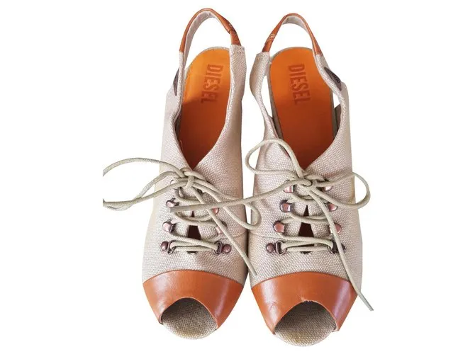 Diesel Bombas con cordones para novias de tacones altos.. Beige Arena Caramelo 