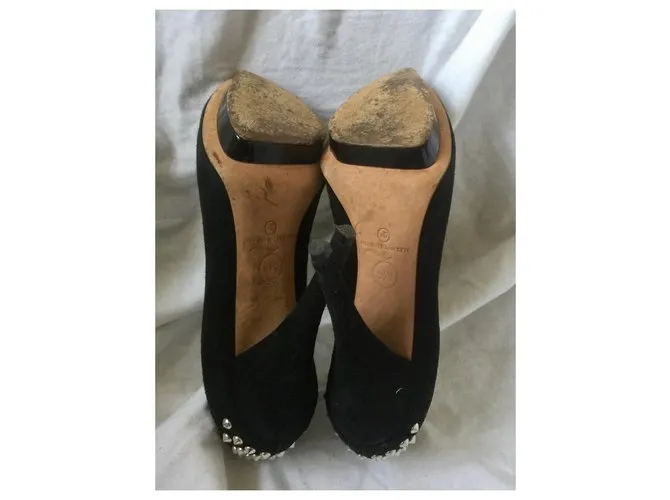 Mcq Tacones tachonados Negro Plata 