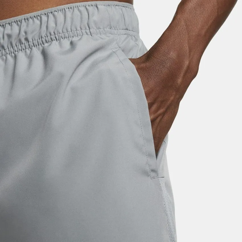 Nike Hombre Shorts Dri-Fit Challenger 7in Brief-Lined Shorts Gris 