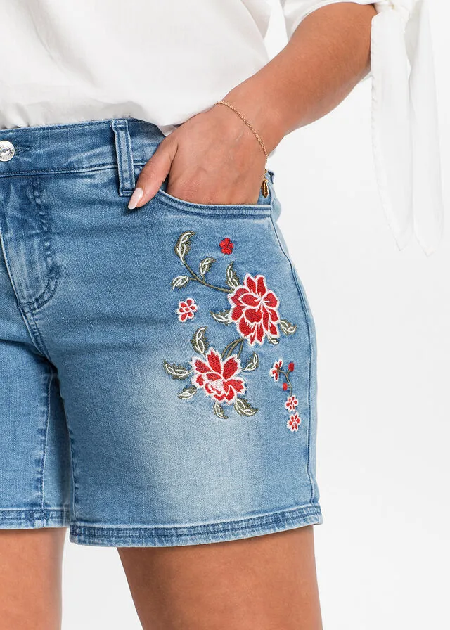 Pantalón corto vaquero con bordado Azul claro de flores