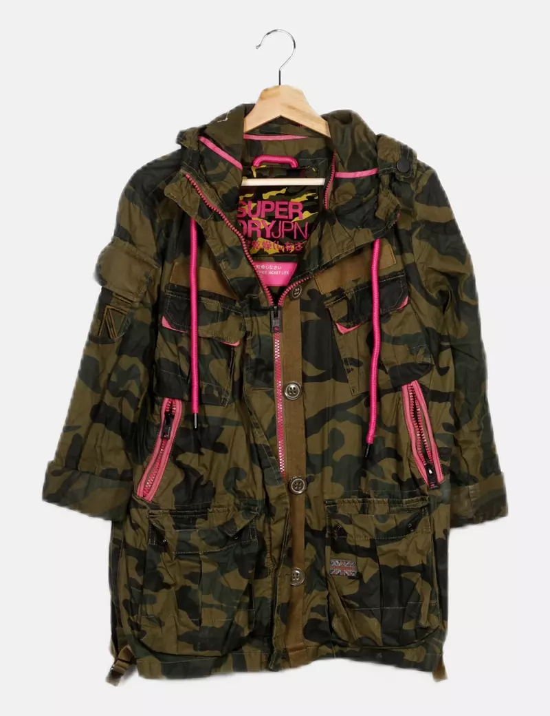 Superdry Parka estampada camuflaje verde