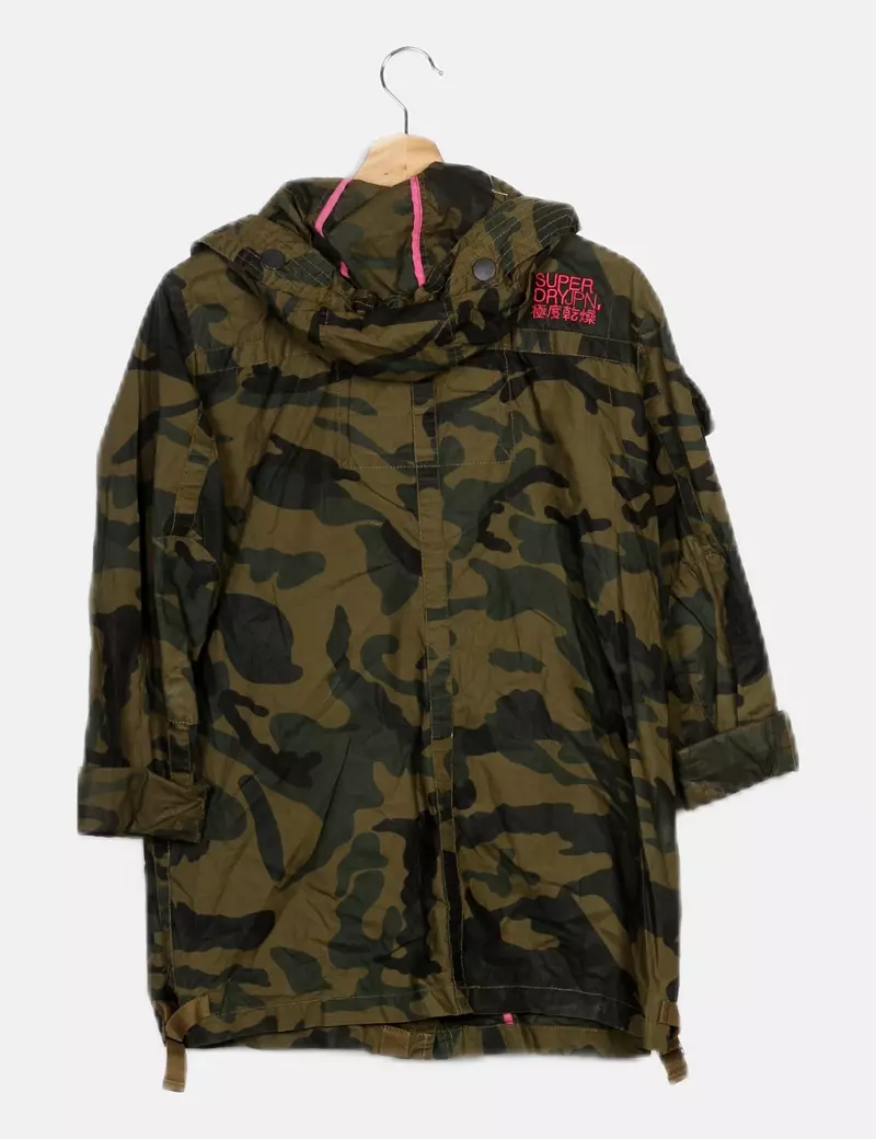 Superdry Parka estampada camuflaje verde