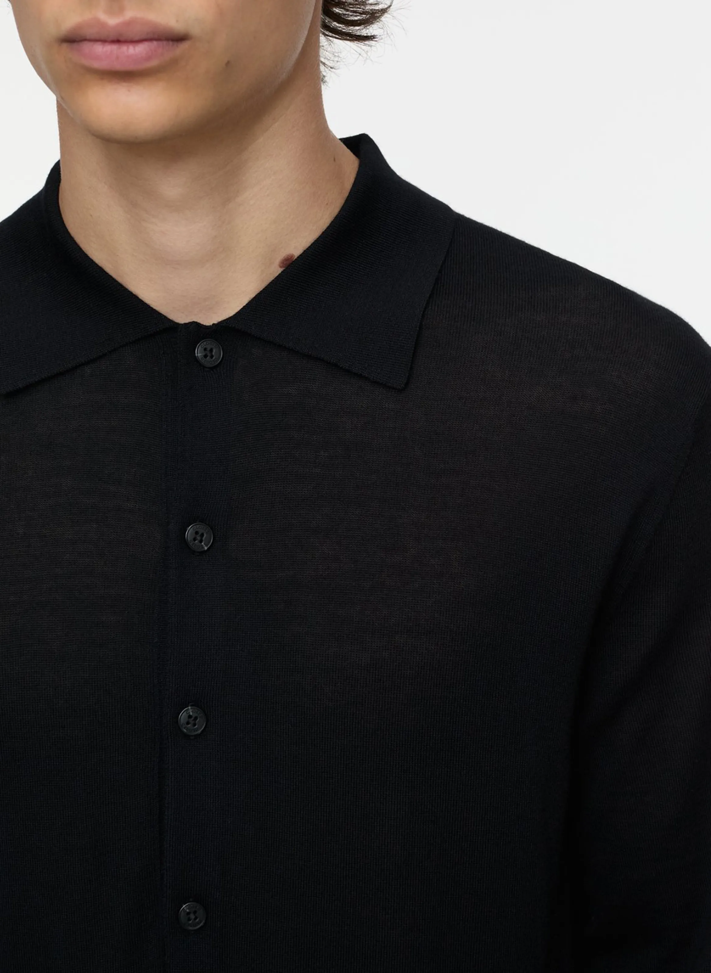 Suéter polo de lana en negro