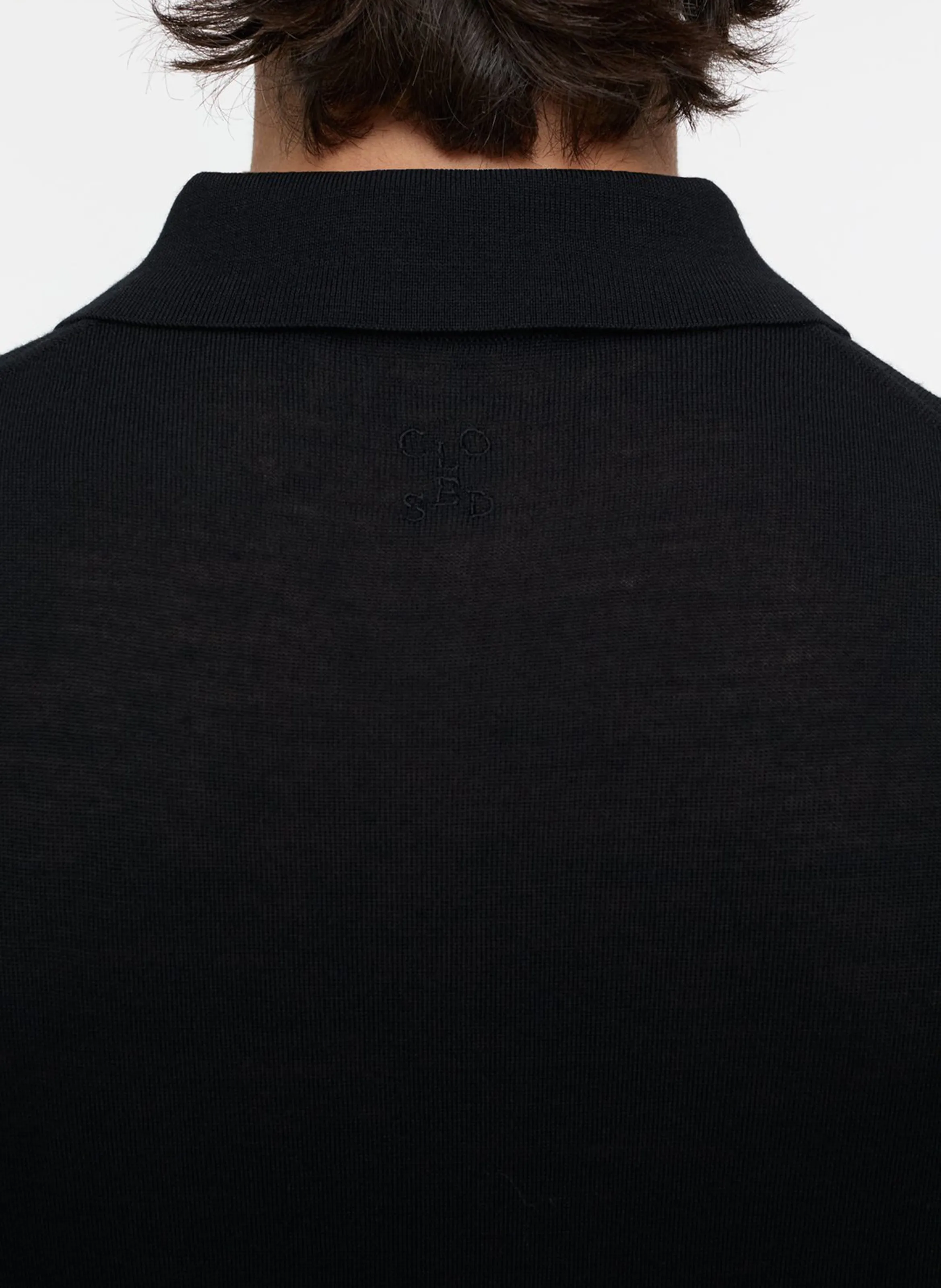 Suéter polo de lana en negro