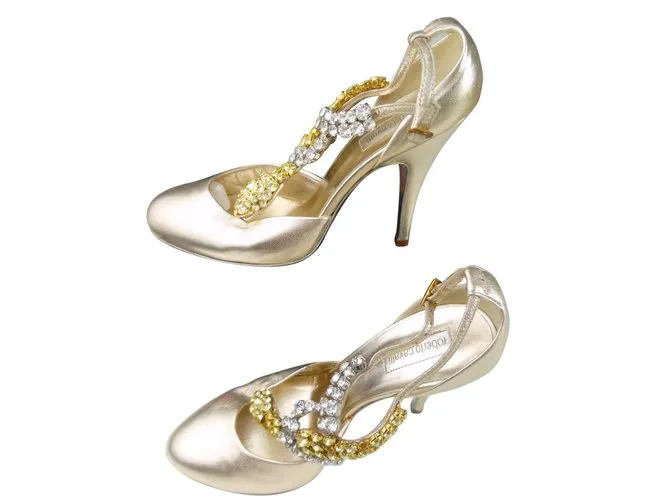 Tacones de cuero dorado Roberto Cavalli con adornos de serpiente adornados con cristal 