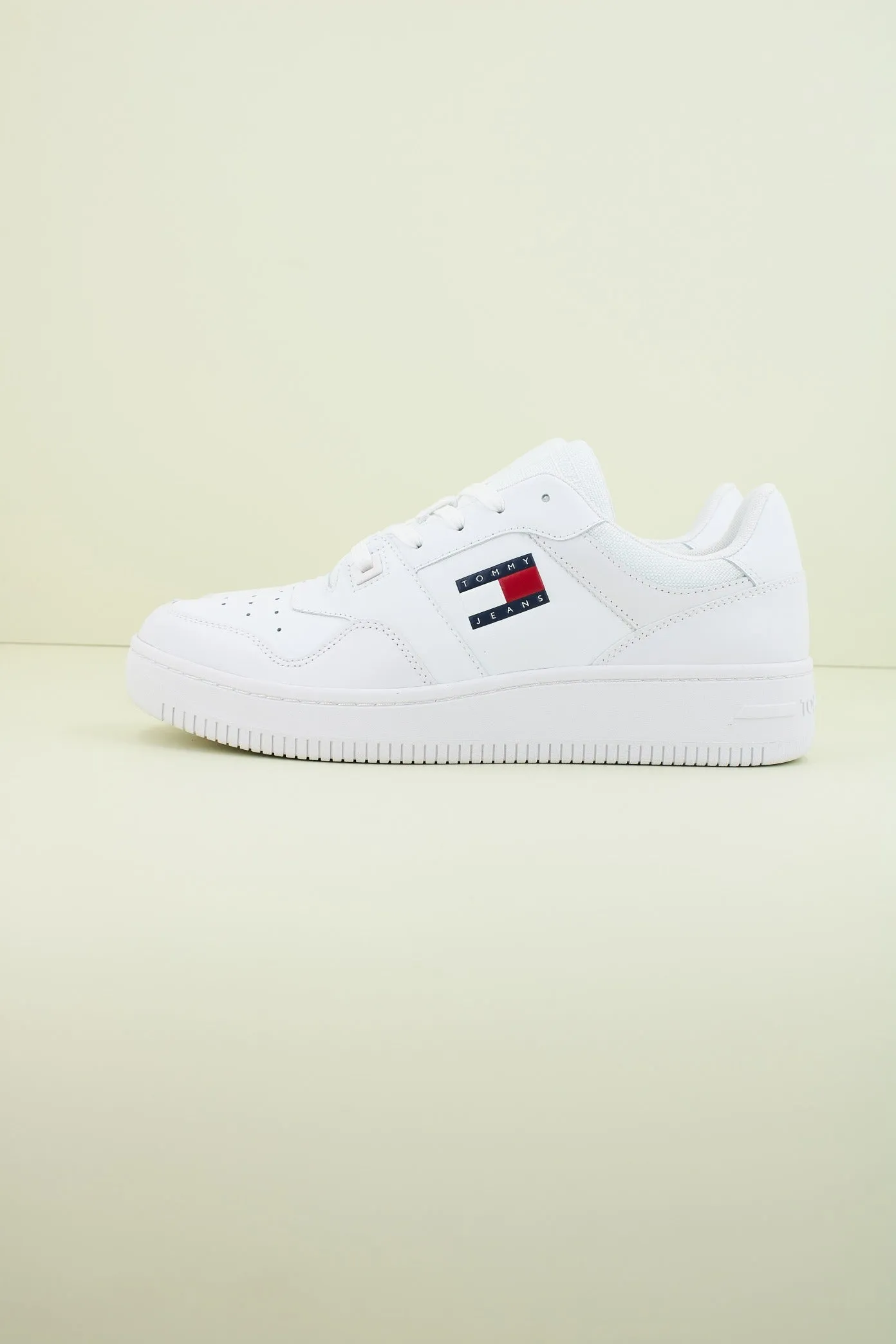 TOMMY JEANS