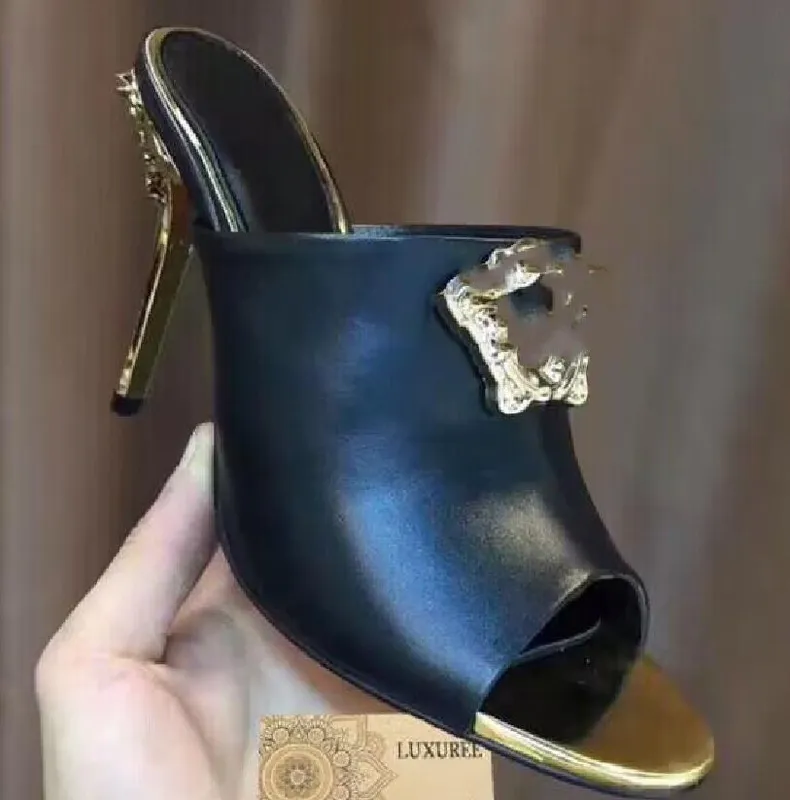 zapato de diseñador Tacones altos para mujer Punta abierta Tacón grueso Sandalias de verano Diseñador de cuero Moda de gran tama