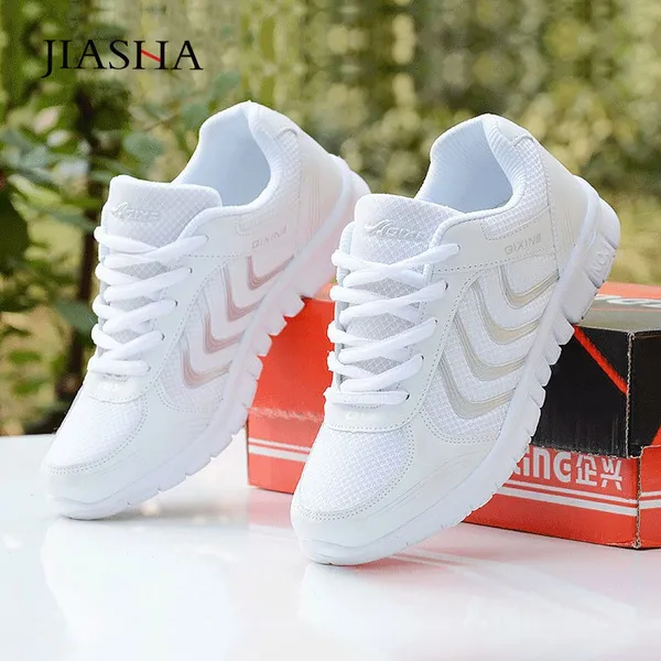 zapatos blancos